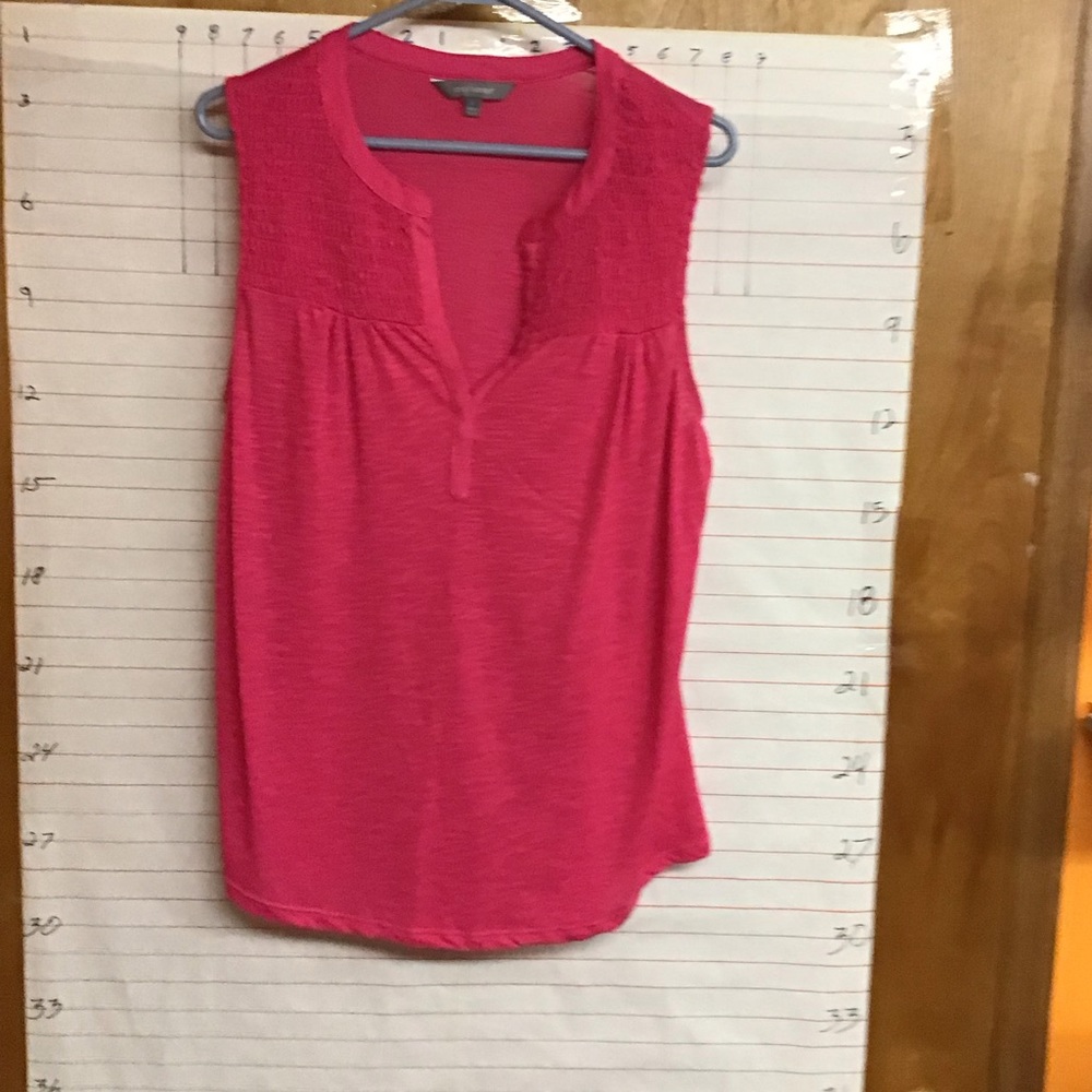 DAISY FUENTES  women's sleeveless V neck top Lg  pink